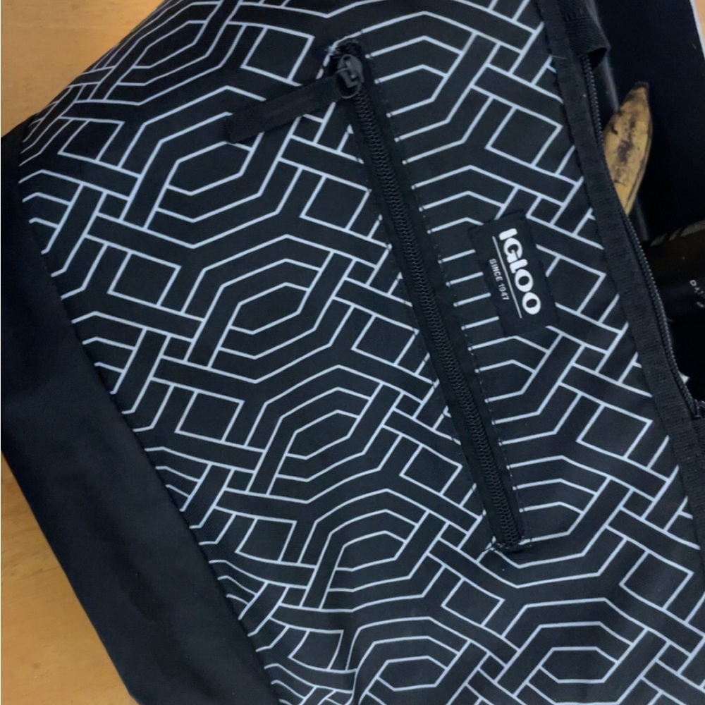 Igloo Black and White bag